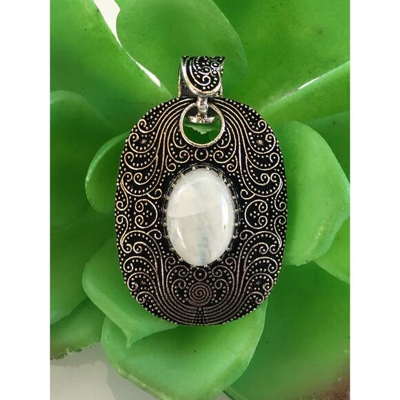 925 Sterling Rainbow Moonstone Pendant - Picture 1 of 5